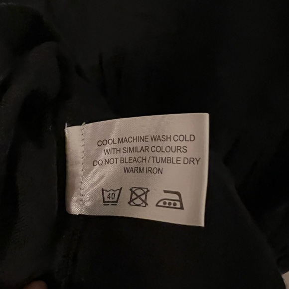 L.F. Markey “Kenny” box top in black, 100% linen, OS - Picture 9 of 9